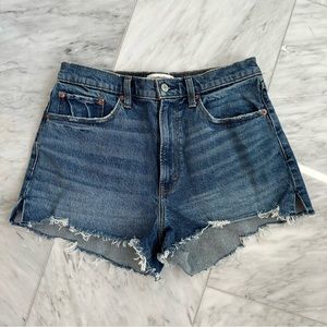 Abercrombie Curve Love High Rise Mom Short - Sz 30